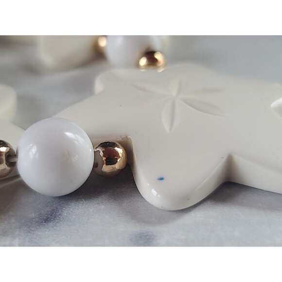 White Plastic And Gold Tone Metal Beaded Necklace Vintage Costume Jewelry, READ - Picture 10 of 10